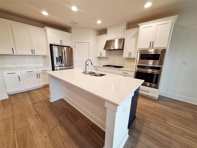 Building Photo - 1221 Brasano Pl