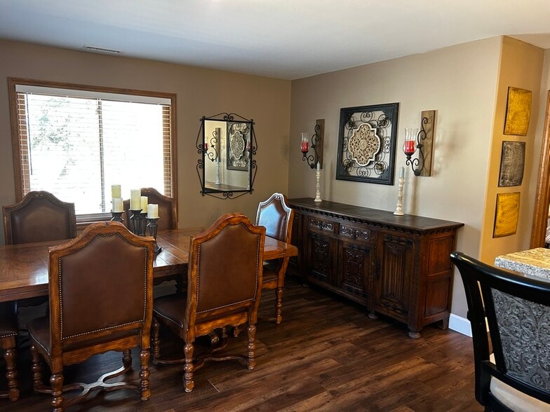 Building Photo - 2630 W Tall Oaks Ct