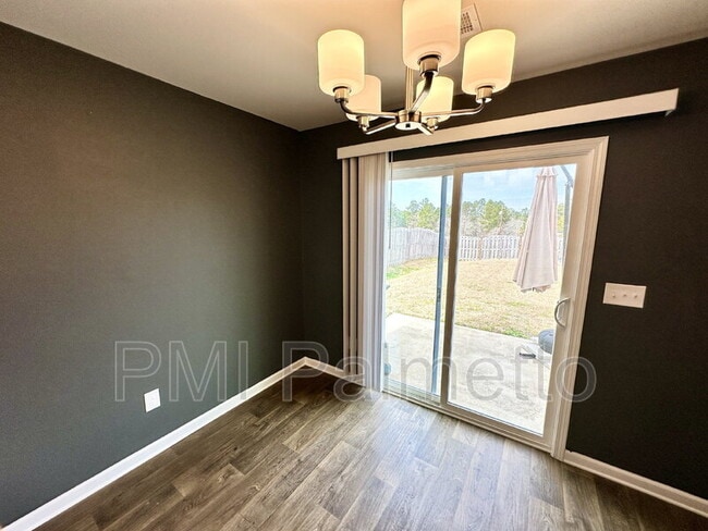 Building Photo - 335 Chetsley Dr