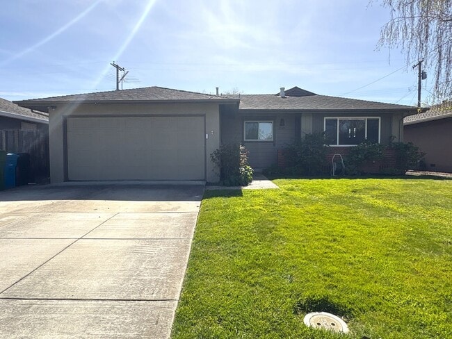 Building Photo - Beautiful 3BD/2BA Santa Clara Home with Hardwood Floors, Central AC & Private Backyard
