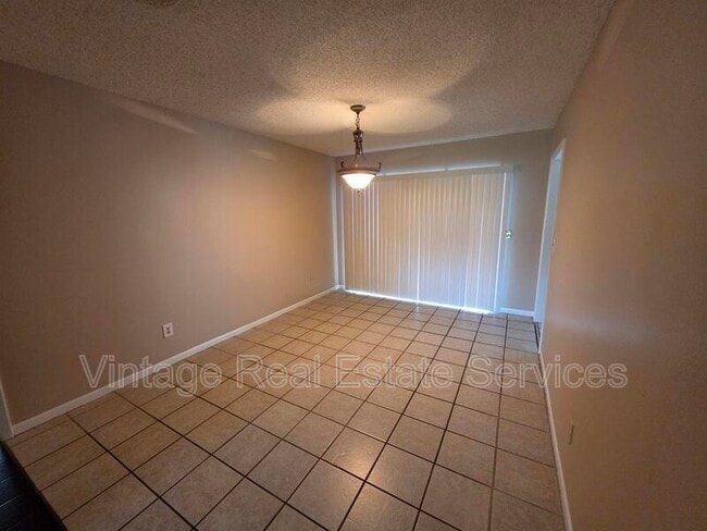 Building Photo - 4604 Landscape Dr