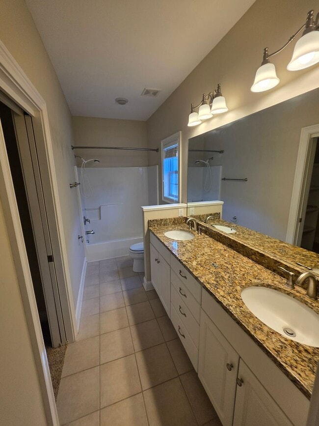 Building Photo - Oakview