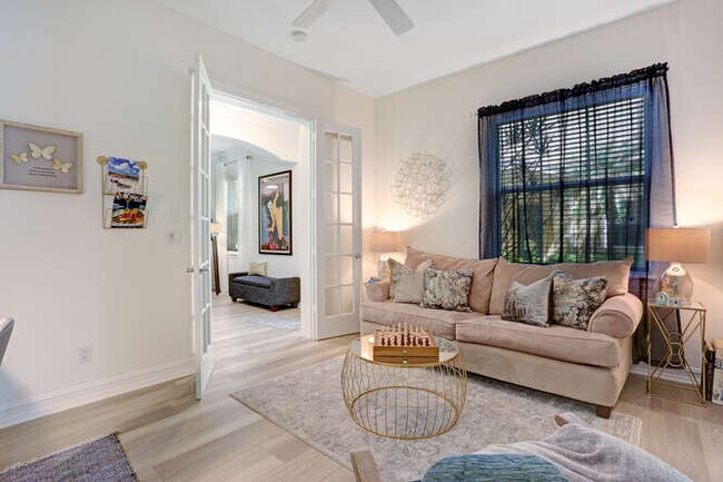 Building Photo - 2847 Tiburon Blvd E