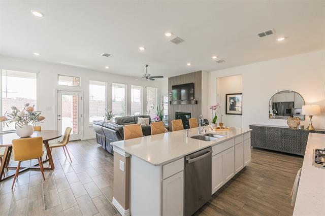 Building Photo - 2549 Birchcrest Dr