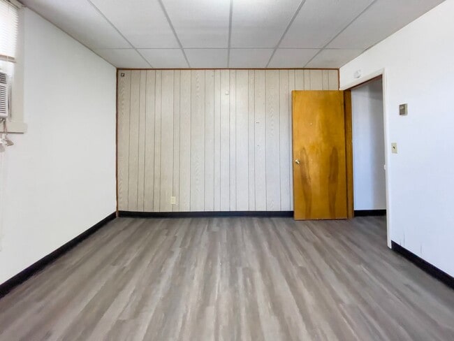 Building Photo - Charming 1-Bedroom Apartment Near Ball State!