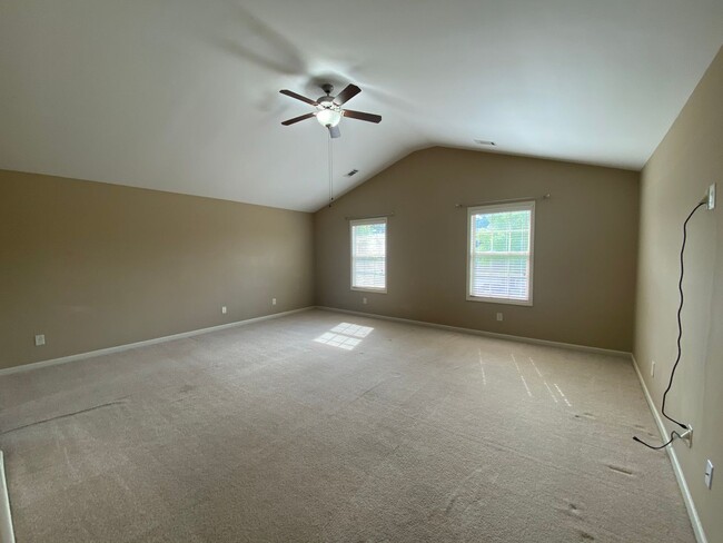 Building Photo - 118 Broomsedge Ln