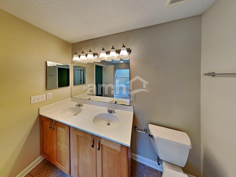 Building Photo - 2558 Britney Lakes Ln