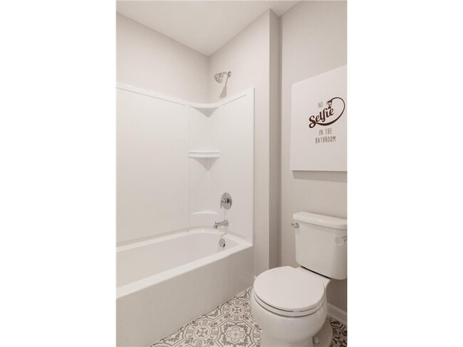 Building Photo - 1811 Fallbrooke Dr