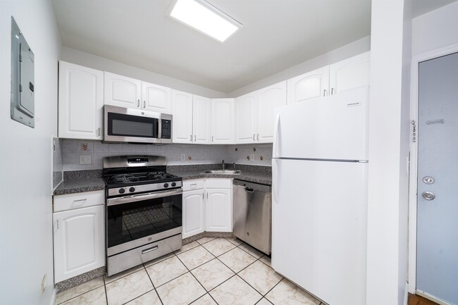 Building Photo - 524-526 4th St