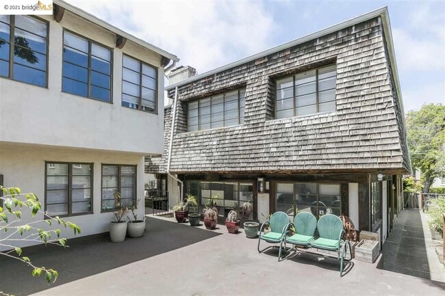 Building Photo - Beautiful Light-Filled 2BR/1BA Condo – Ste...