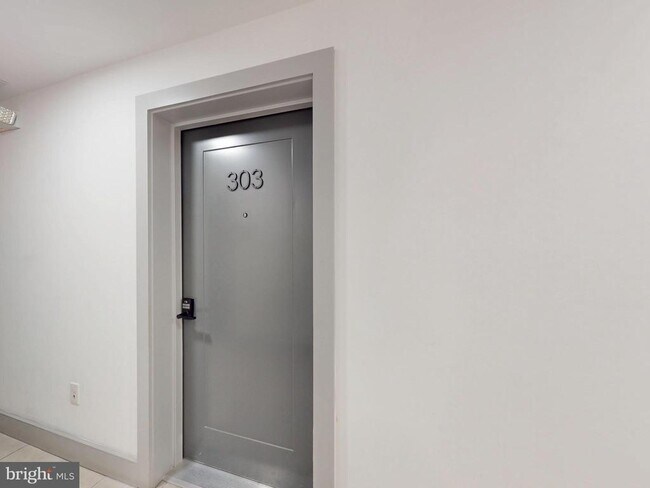 Building Photo - 927 Kennedy St NW