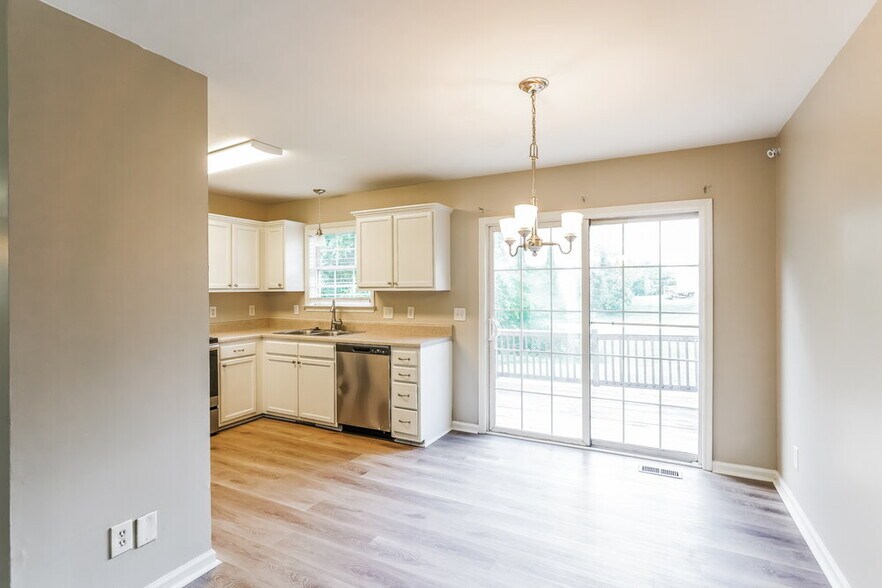 Building Photo - 2838 Candlewicke Dr
