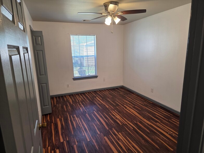 Building Photo - 1303 Edison St