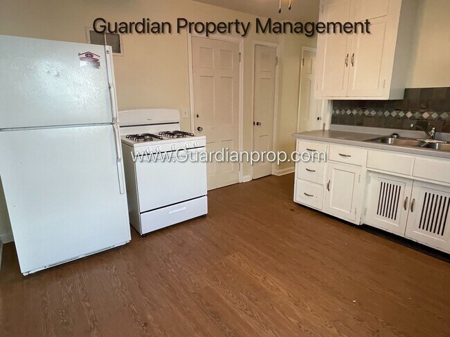 Building Photo - 4618-4620 Cedar Ave S