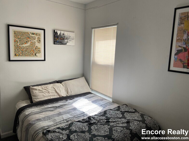 Building Photo - 26 Haskell St