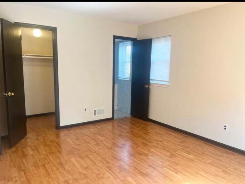 Building Photo - 612 Country Ln