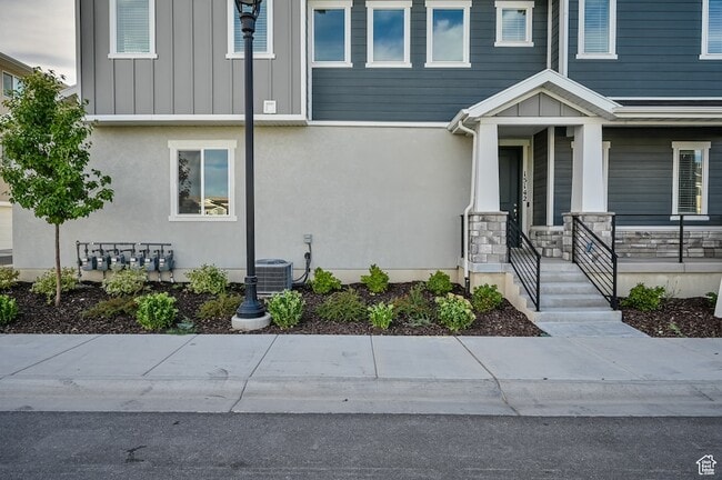 Building Photo - 15142 S Wild Horse Wy