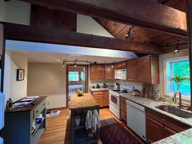 Building Photo - 103 Shore Dr