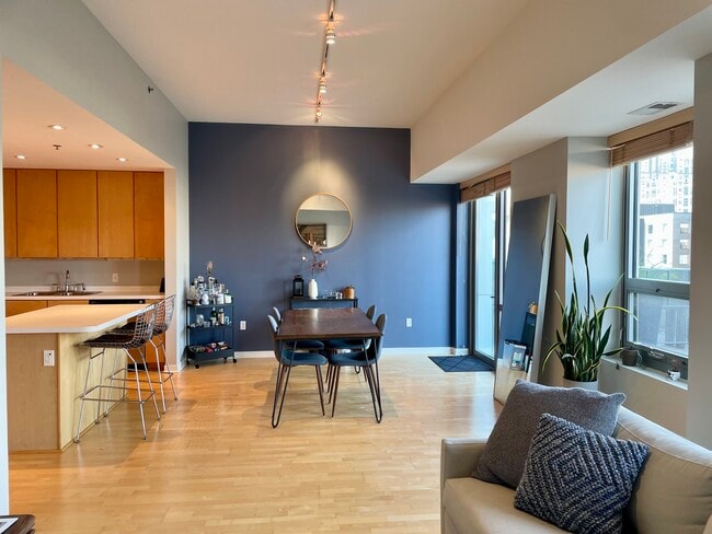 Building Photo - 929 Portland Ave