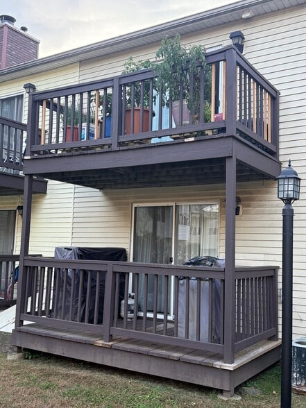 Building Photo - 25 Padanaram Rd