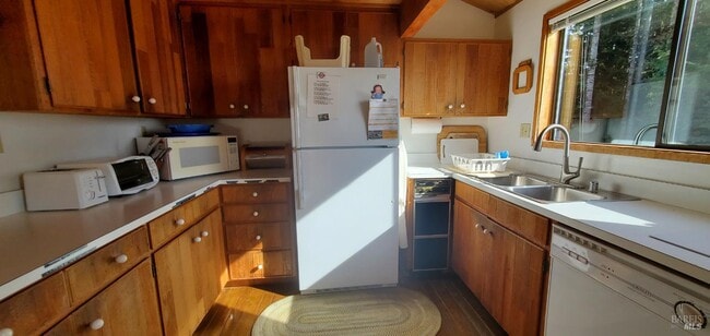 Building Photo - 154 White Fir Wood