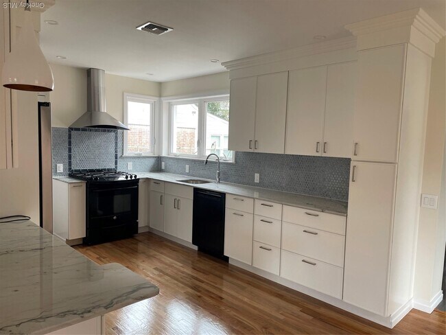 Building Photo - 9 Damson Ln