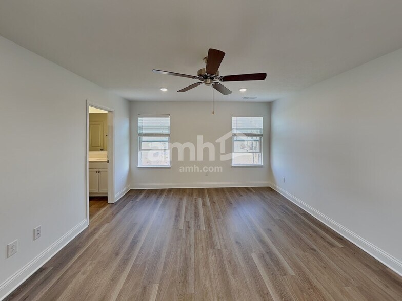 Building Photo - 1004 Heritage Blvd