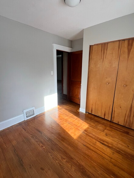 Building Photo - 101 W Palmer Ave