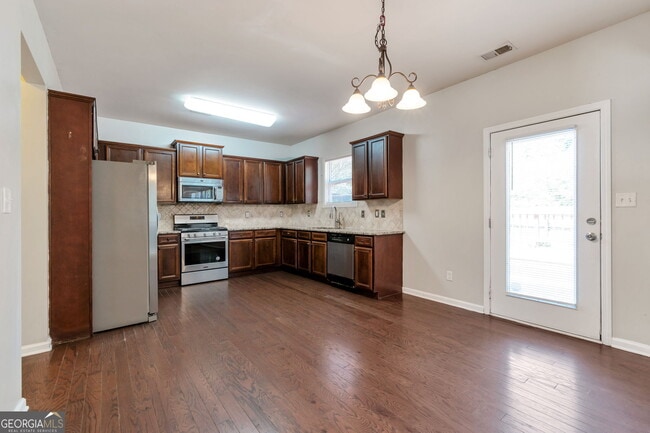 Building Photo - 214 Farm Manor Ct