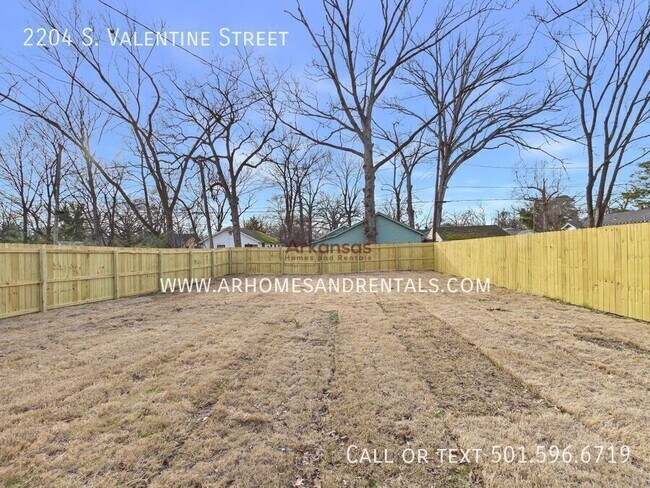 Building Photo - 2204 S Valentine St