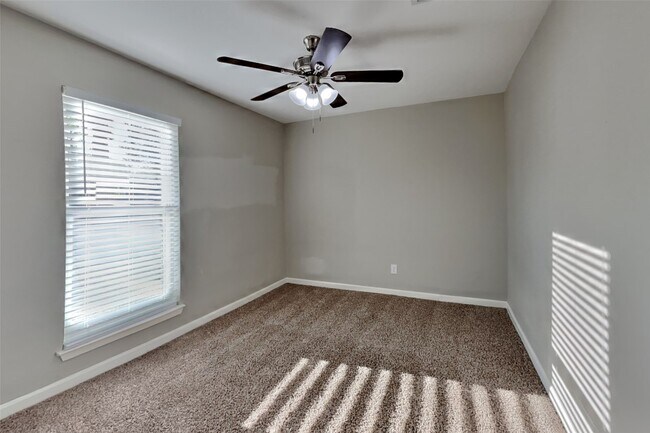 Building Photo - 2527 Anthony-Hay Ln