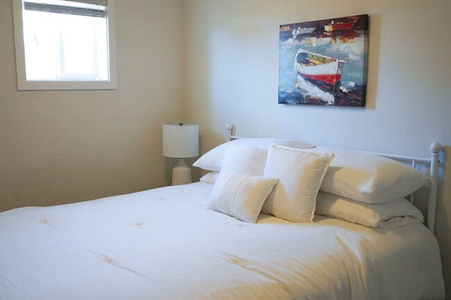 Building Photo - 1078 Cosmo Ave