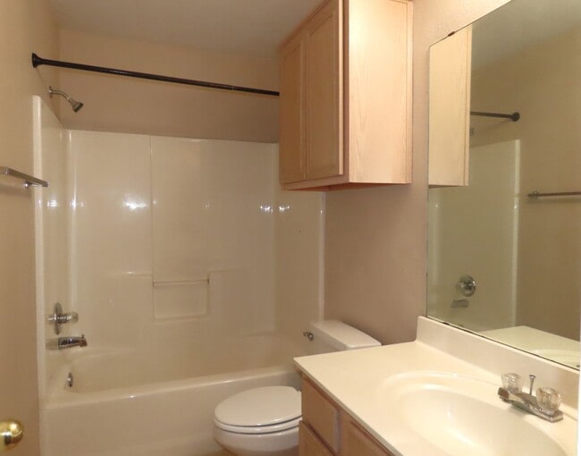 Building Photo - Charming 3 Bedroom, 2 Bath House in Flint-...
