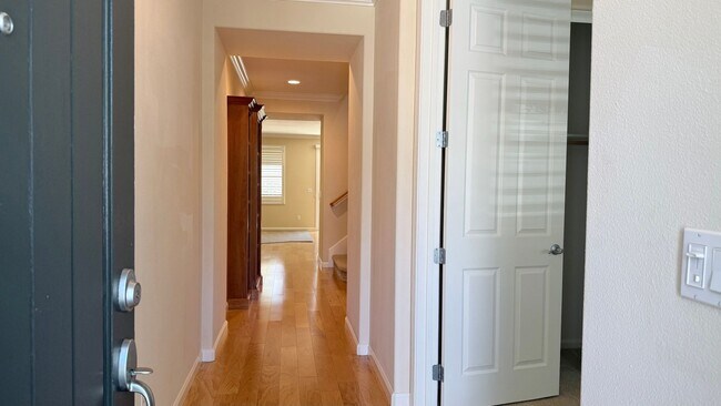 Building Photo - 304 Karelian St