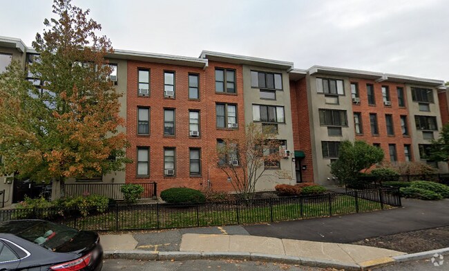 Building Photo - 28 Juniper St
