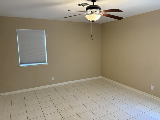 Building Photo - 104 E Del Mar Blvd