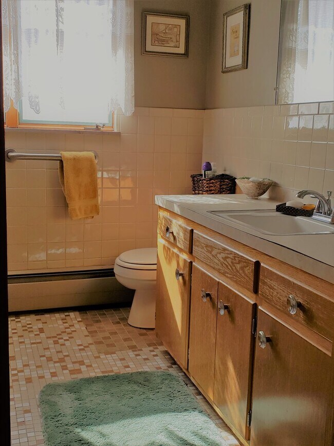 Building Photo - Beautiful brick 3 bedroom home in a country setting on 1.5 acres