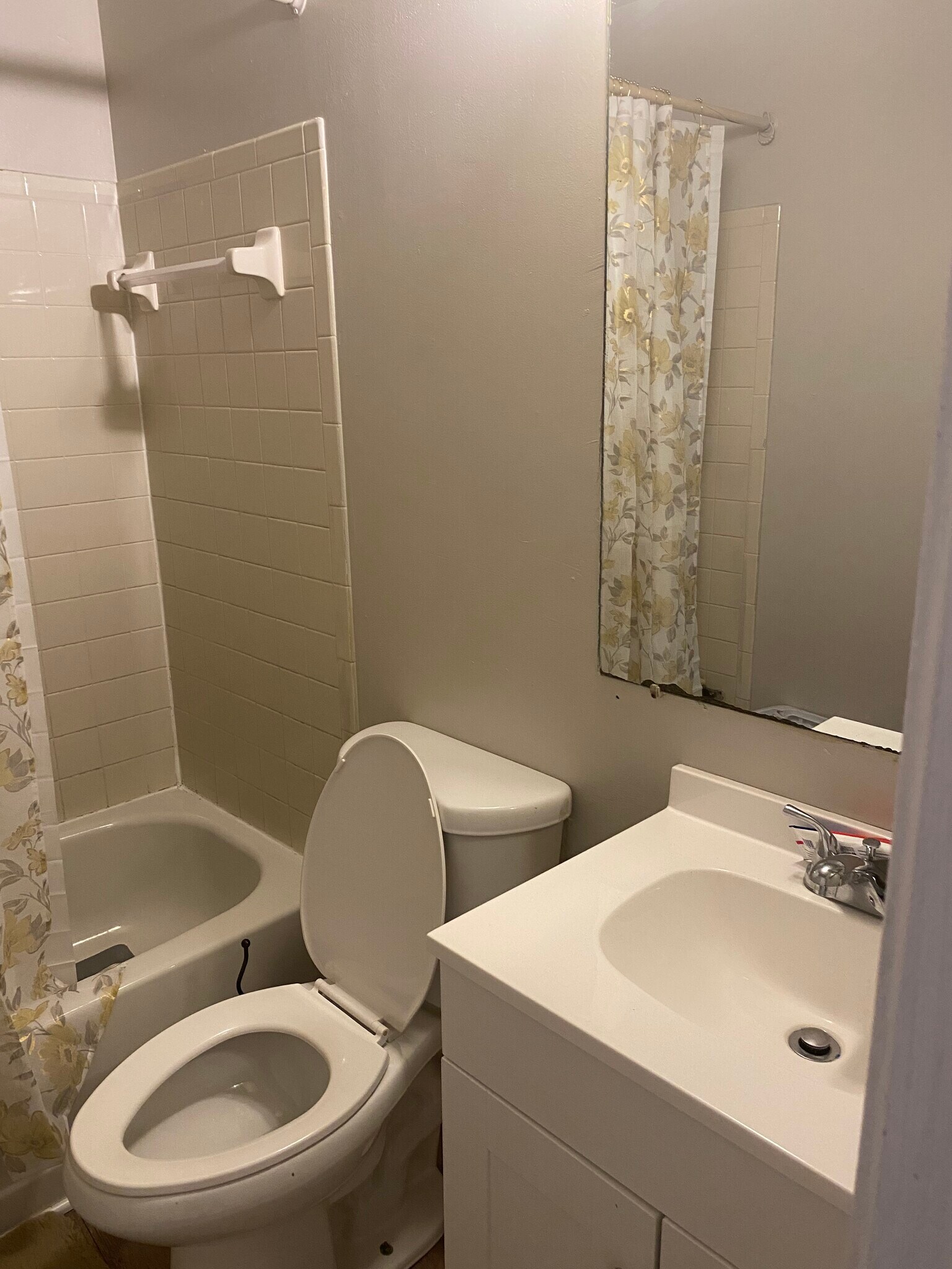 Building Photo - 15355 Gatehouse Ter