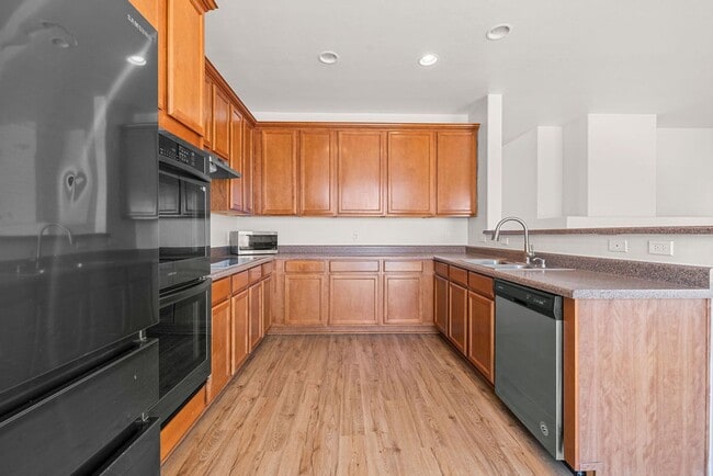 Building Photo - Home Sweet Home! Located in a highly sough...