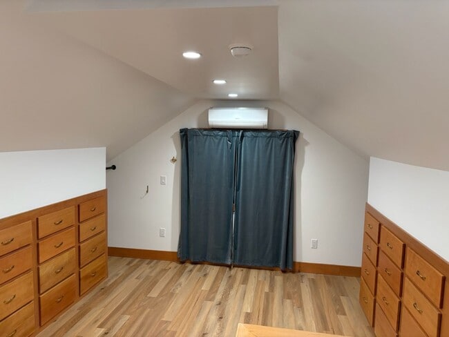 Building Photo - Downtown Bozeman Apartment for Rent!