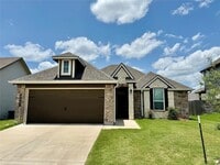 Building Photo - 808 Fallbrook Dr