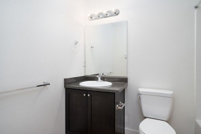 Building Photo - Brand New 3 bedroom Apartment in Central Park Rose!!