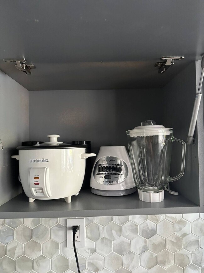 Building Photo - 1205 SW 146th Ct