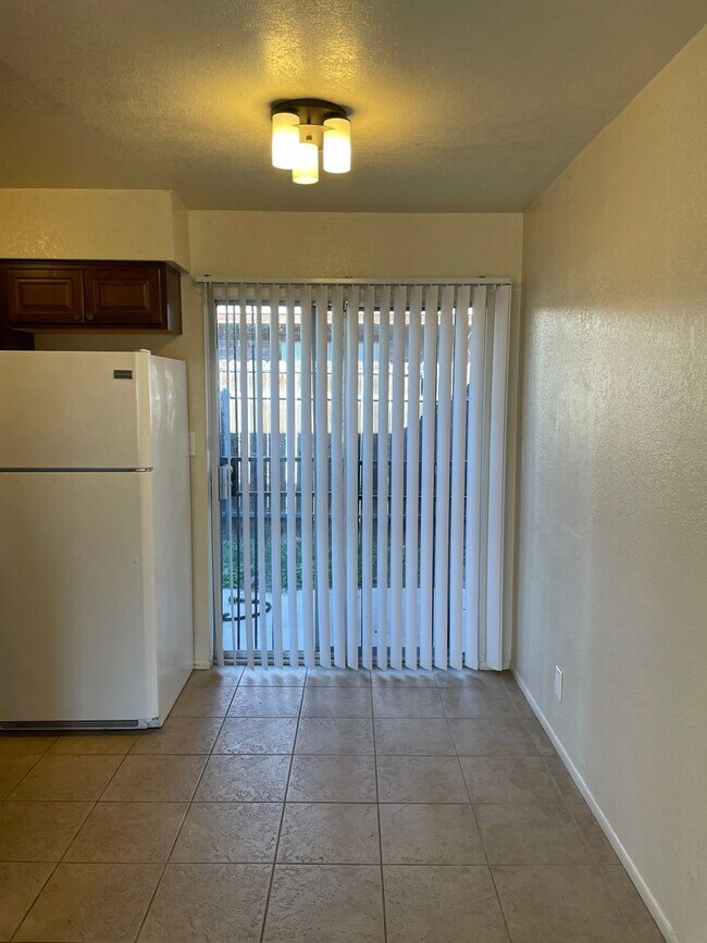Building Photo - **$500 Off on Move In** Charming 2-Bedroom Duplex!
