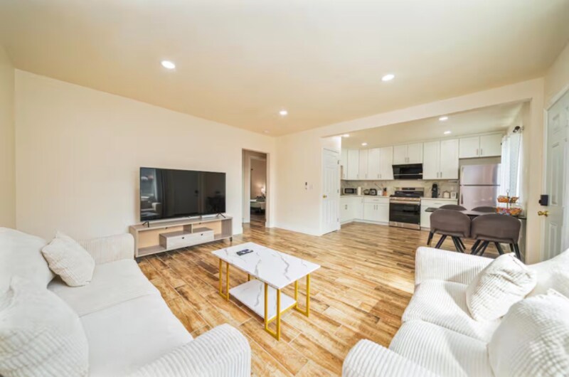 Building Photo - 0000 Adelia Ave