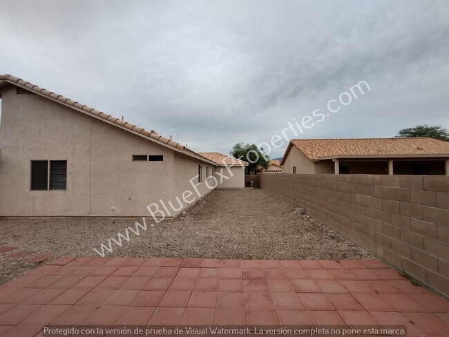 Building Photo - 915 N Silverleaf Oak Pl