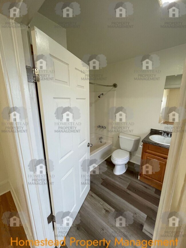 Building Photo - 321
