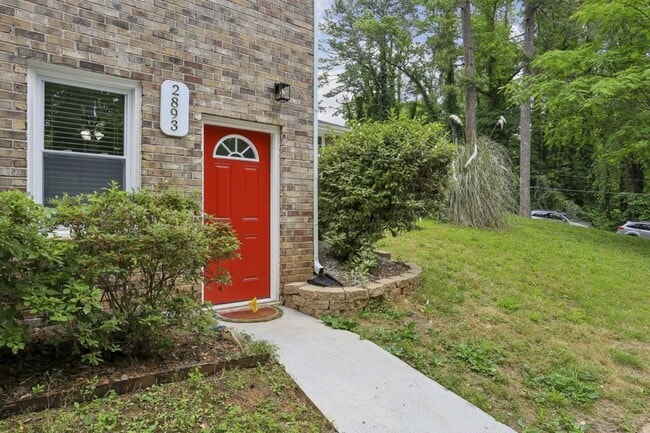 Building Photo - 2893 White Oak Dr