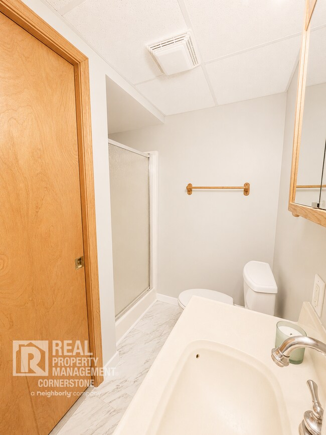 Building Photo - Spacious 4BD Home in Orchard Meadows | Finished Basement | Large Backyard