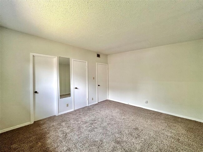 Building Photo - 8711 Westover Club Dr